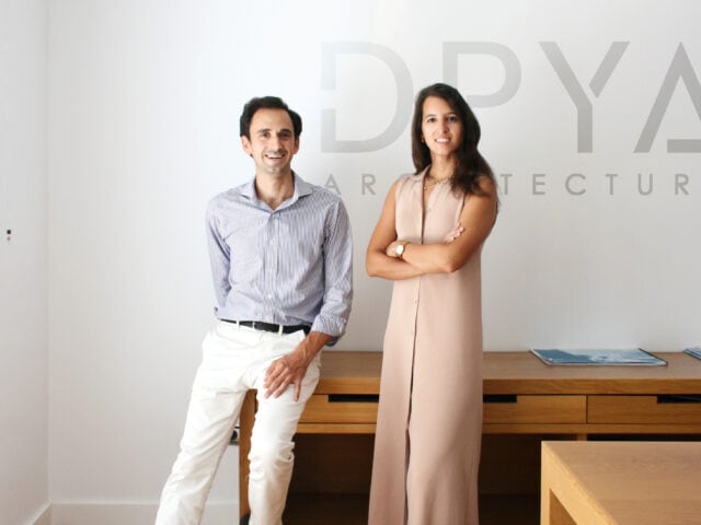 Elena Jiménez y Abelardo Linares en el estudio de DPYA Arquitectura